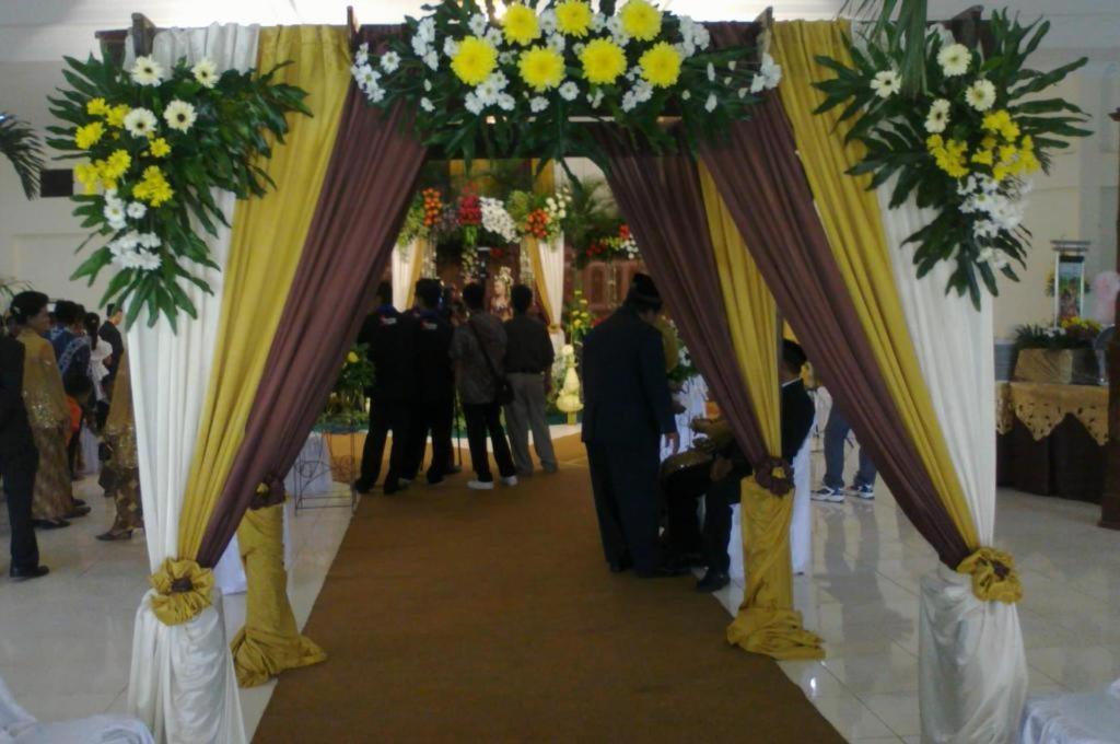 King Hotel Wates  Buitenkant foto