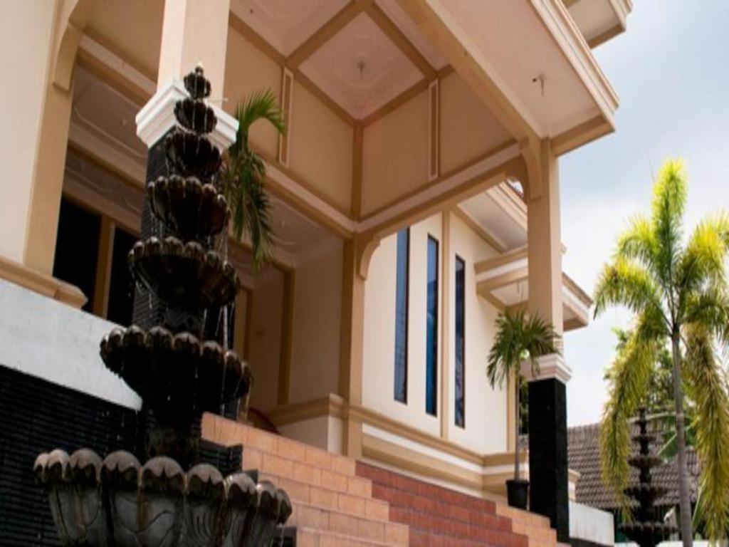 King Hotel Wates  Buitenkant foto