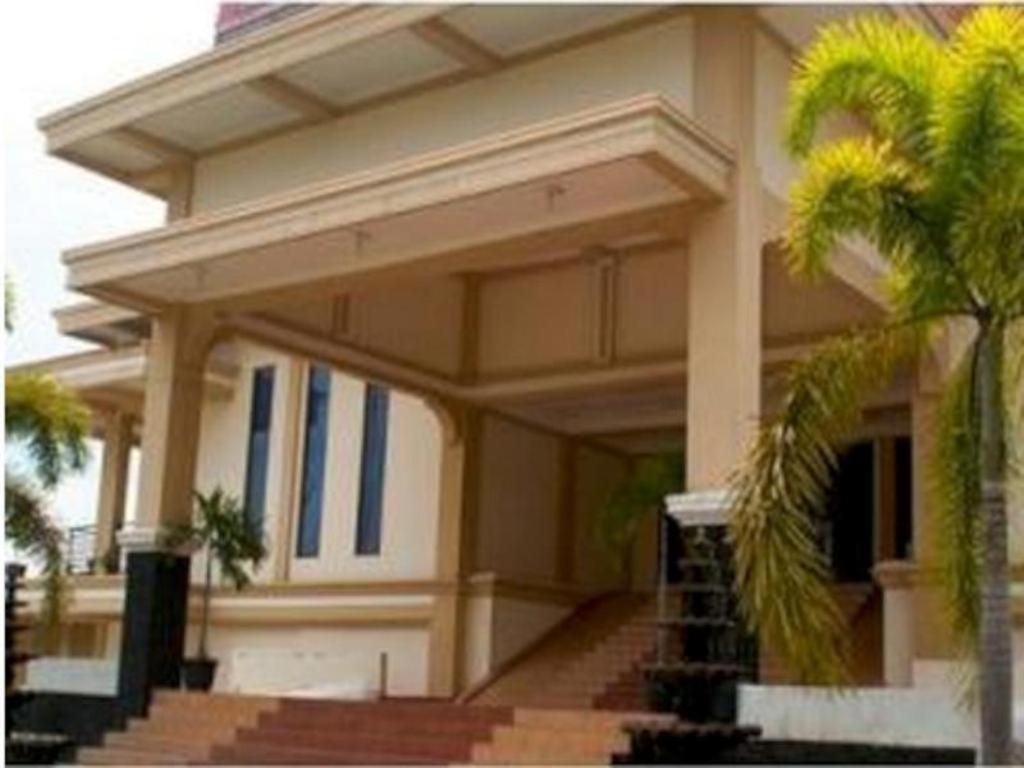 King Hotel Wates  Buitenkant foto